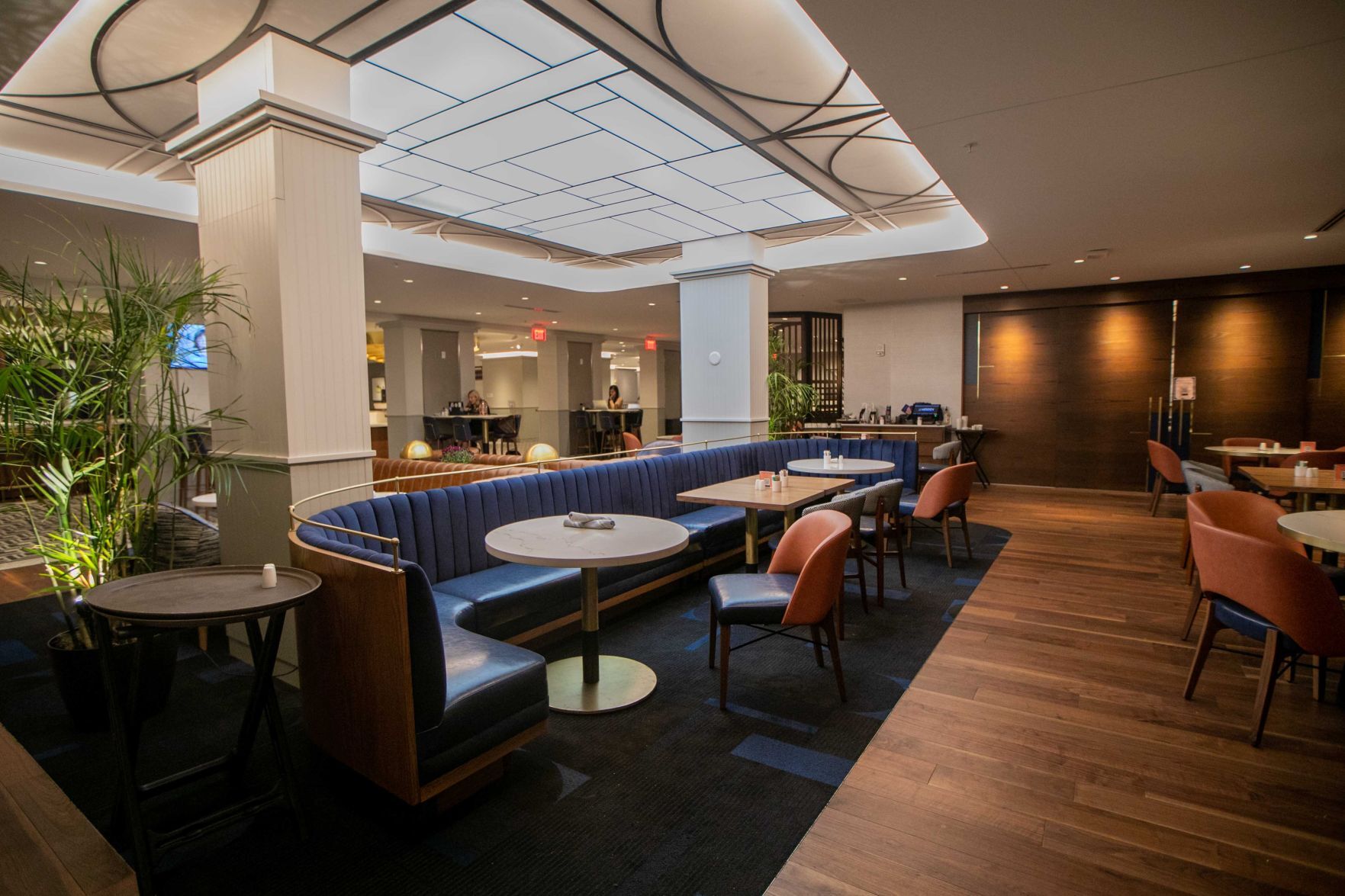 Cafe La Vie at Le Meridien Hotel